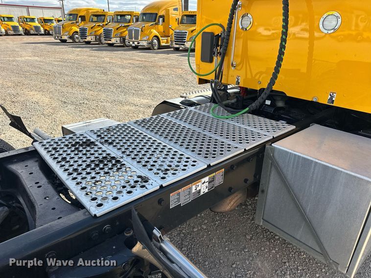 image for item ER4741 2020 Kenworth T680 semi truck