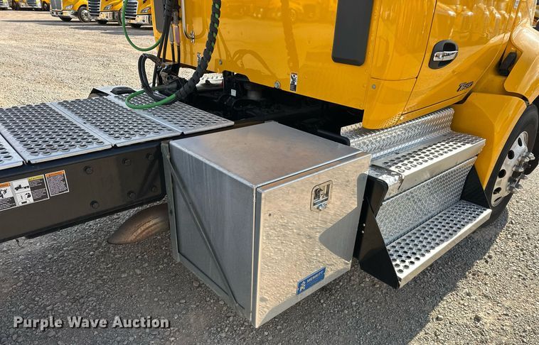 image for item ER4741 2020 Kenworth T680 semi truck