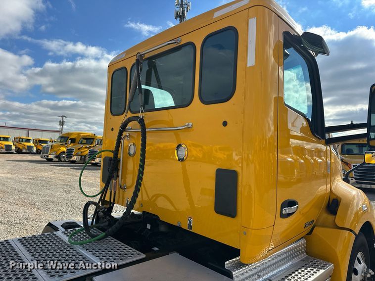 image for item ER4741 2020 Kenworth T680 semi truck