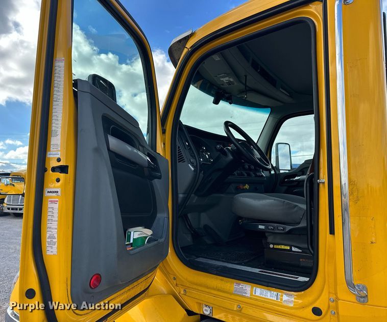 image for item ER4741 2020 Kenworth T680 semi truck