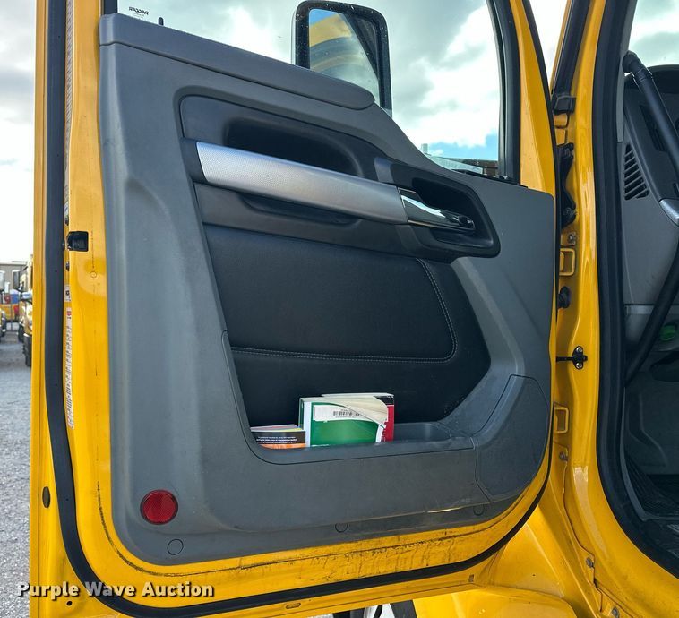 image for item ER4741 2020 Kenworth T680 semi truck