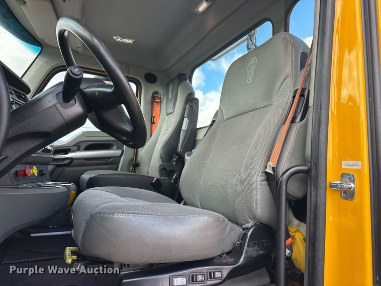 image for item ER4741 2020 Kenworth T680 semi truck