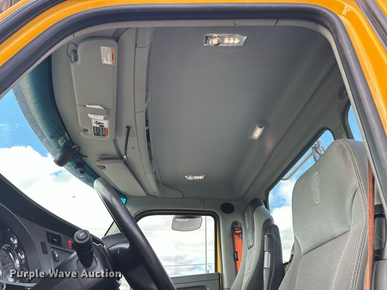 image for item ER4741 2020 Kenworth T680 semi truck