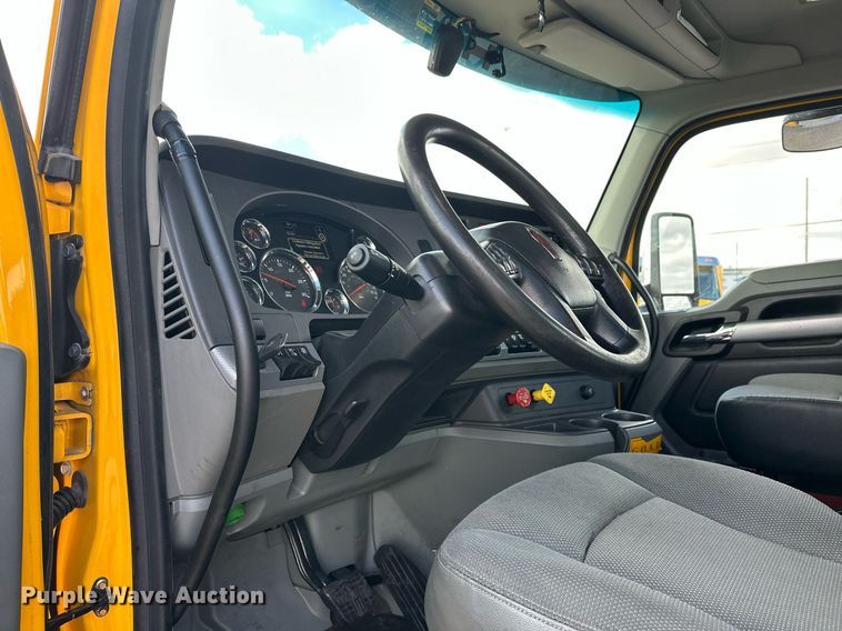 image for item ER4741 2020 Kenworth T680 semi truck