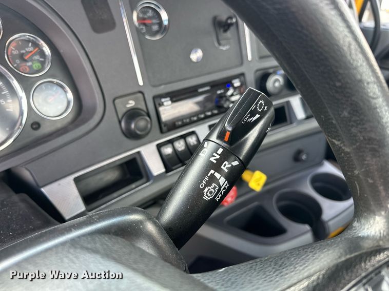 image for item ER4741 2020 Kenworth T680 semi truck