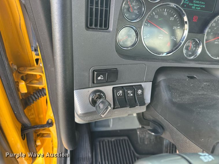 image for item ER4741 2020 Kenworth T680 semi truck