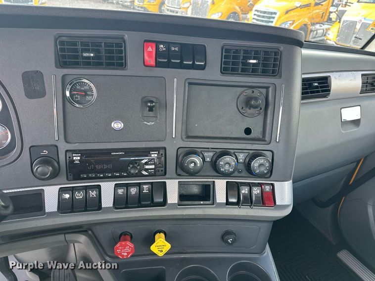 image for item ER4741 2020 Kenworth T680 semi truck