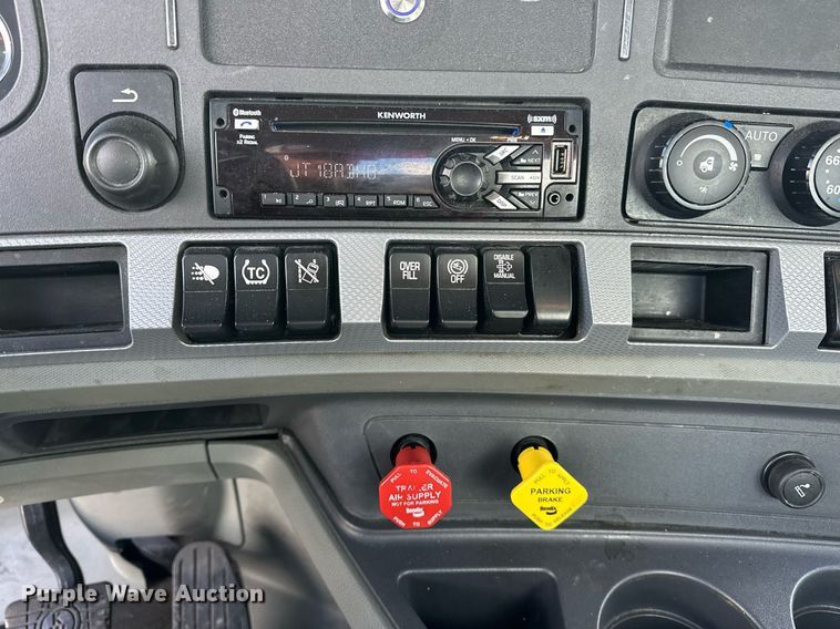 image for item ER4741 2020 Kenworth T680 semi truck