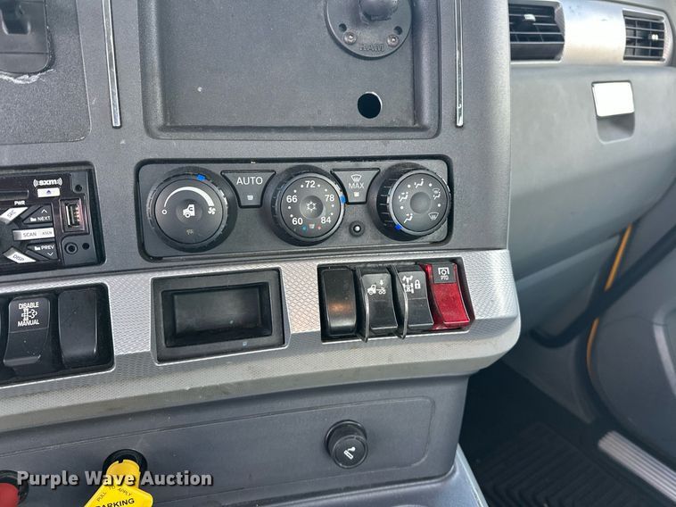 image for item ER4741 2020 Kenworth T680 semi truck