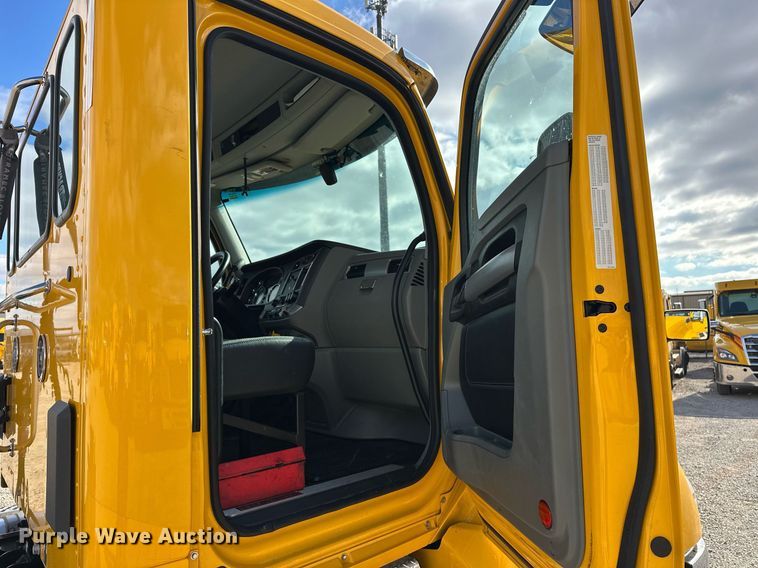 image for item ER4741 2020 Kenworth T680 semi truck