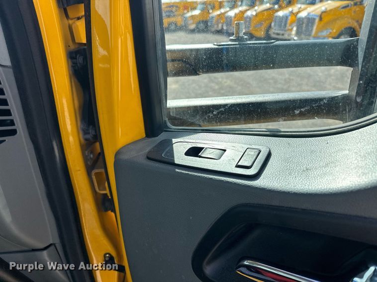 image for item ER4741 2020 Kenworth T680 semi truck