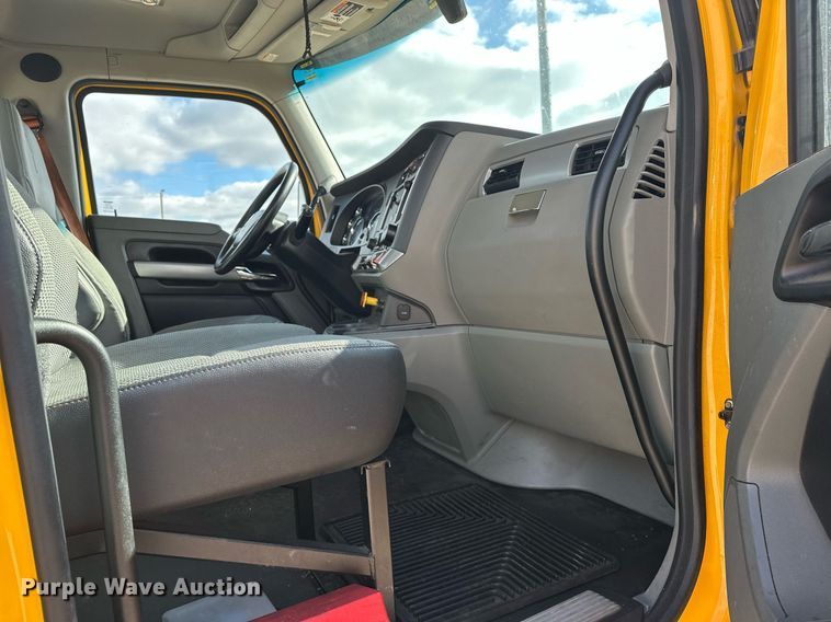 image for item ER4741 2020 Kenworth T680 semi truck