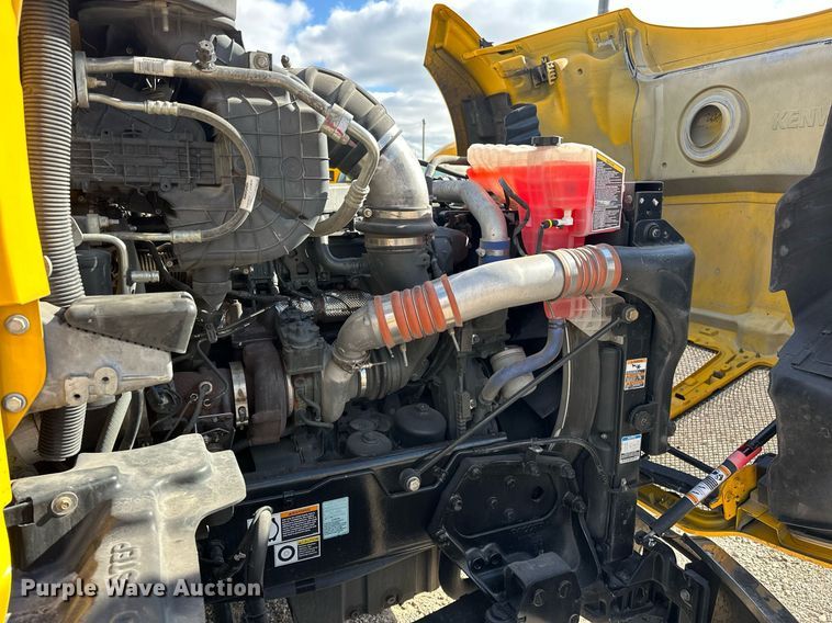 image for item ER4741 2020 Kenworth T680 semi truck