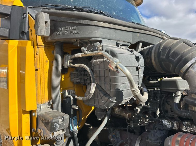 image for item ER4741 2020 Kenworth T680 semi truck