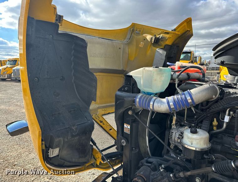 image for item ER4741 2020 Kenworth T680 semi truck