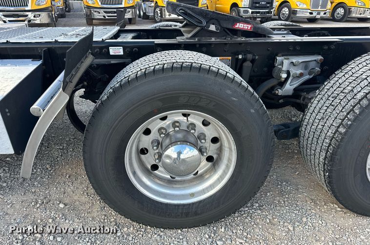 image for item ER4741 2020 Kenworth T680 semi truck