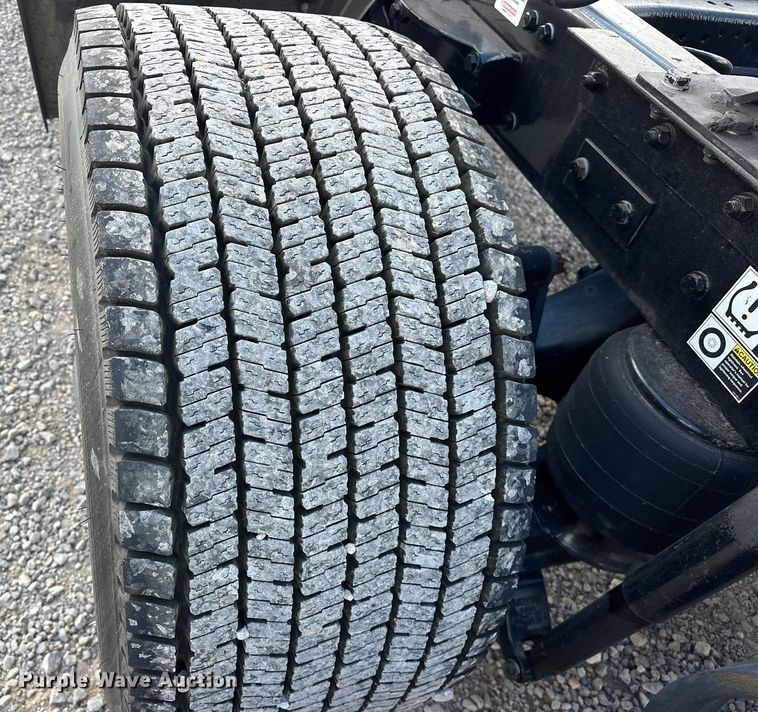 image for item ER4741 2020 Kenworth T680 semi truck