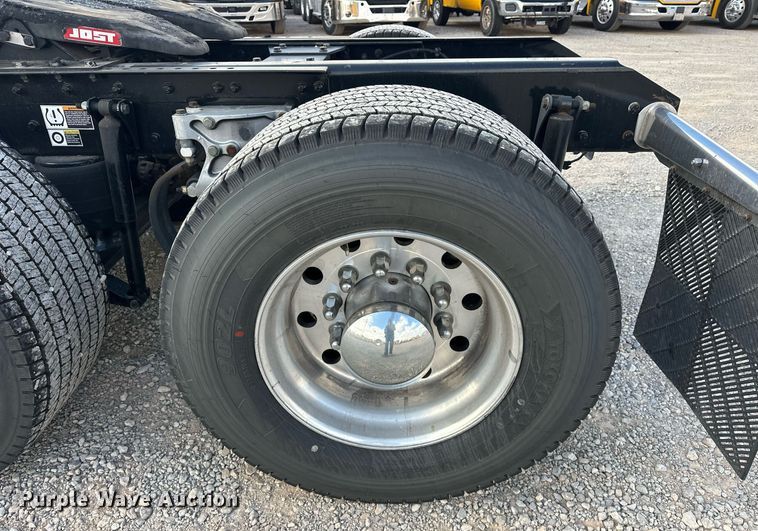 image for item ER4741 2020 Kenworth T680 semi truck