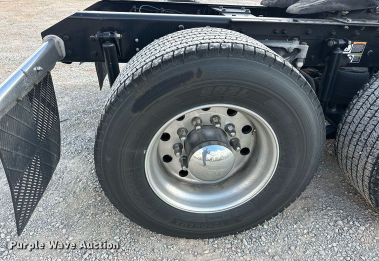 image for item ER4741 2020 Kenworth T680 semi truck