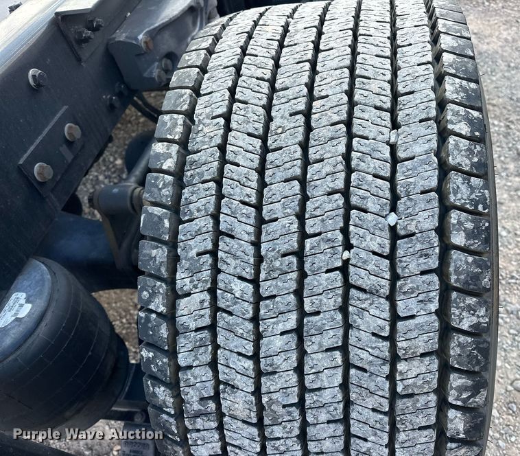 image for item ER4741 2020 Kenworth T680 semi truck