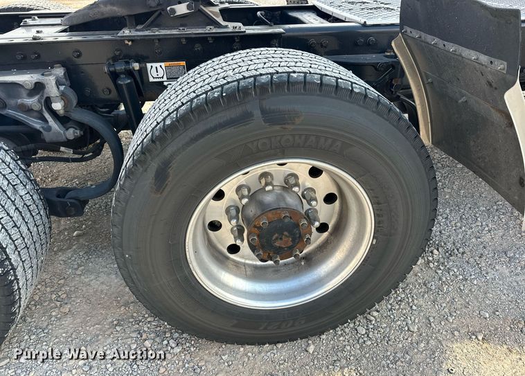 image for item ER4741 2020 Kenworth T680 semi truck