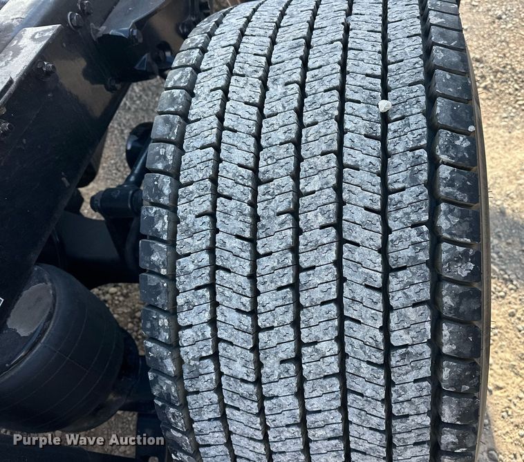 image for item ER4741 2020 Kenworth T680 semi truck