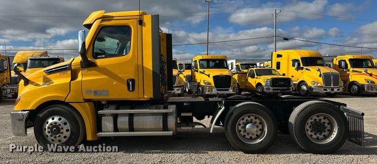 image for item ER4742 2021 Freightliner Cascadia 126 semi truck