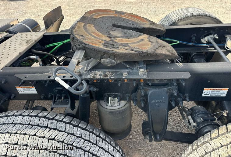 image for item ER4742 2021 Freightliner Cascadia 126 semi truck