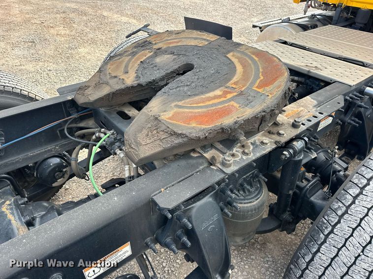 image for item ER4742 2021 Freightliner Cascadia 126 semi truck