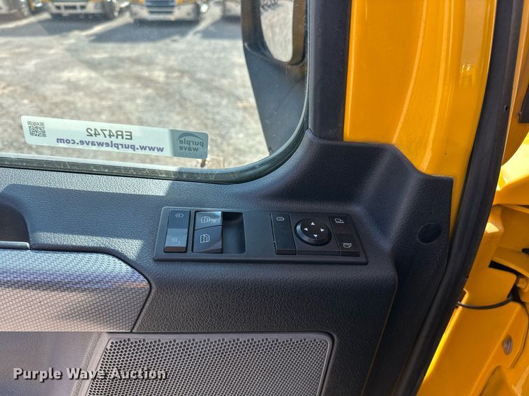 image for item ER4742 2021 Freightliner Cascadia 126 semi truck