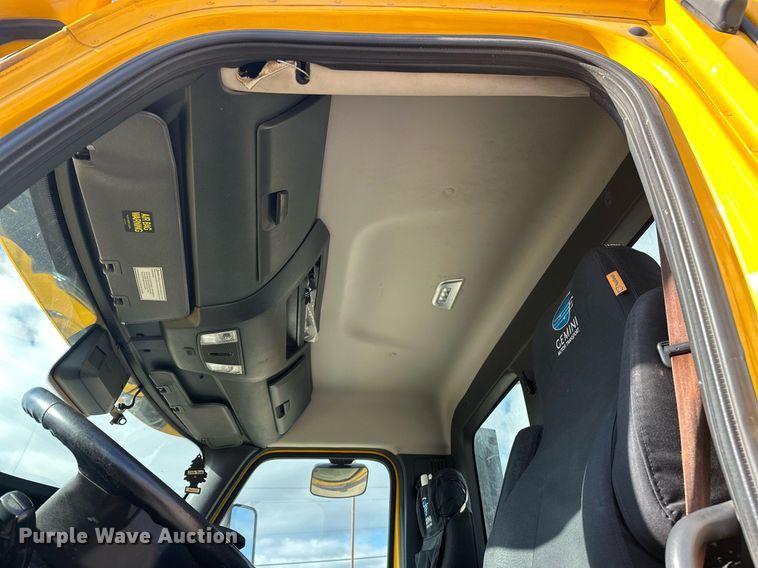 image for item ER4742 2021 Freightliner Cascadia 126 semi truck