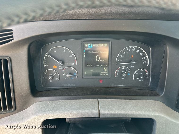 image for item ER4742 2021 Freightliner Cascadia 126 semi truck