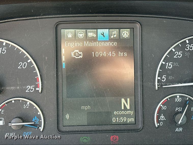 image for item ER4742 2021 Freightliner Cascadia 126 semi truck