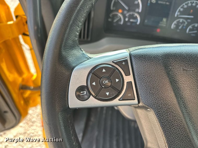 image for item ER4742 2021 Freightliner Cascadia 126 semi truck