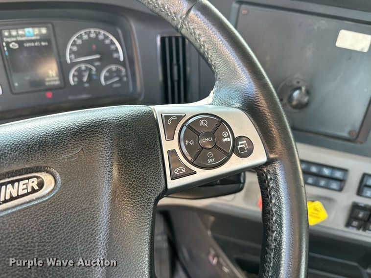 image for item ER4742 2021 Freightliner Cascadia 126 semi truck