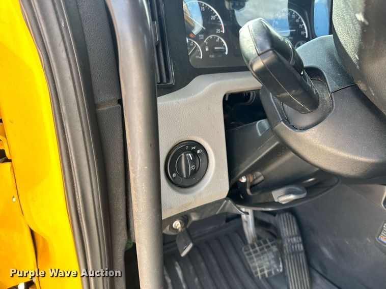 image for item ER4742 2021 Freightliner Cascadia 126 semi truck