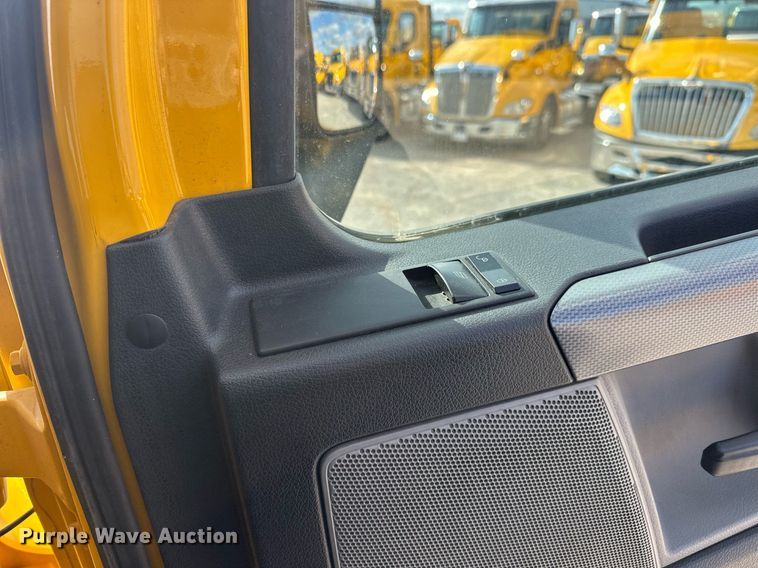 image for item ER4742 2021 Freightliner Cascadia 126 semi truck