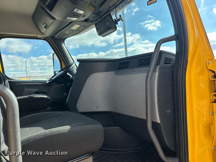 image for item ER4742 2021 Freightliner Cascadia 126 semi truck