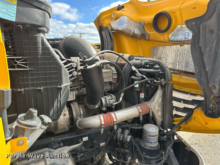 image for item ER4742 2021 Freightliner Cascadia 126 semi truck