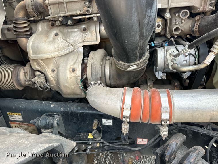 image for item ER4742 2021 Freightliner Cascadia 126 semi truck