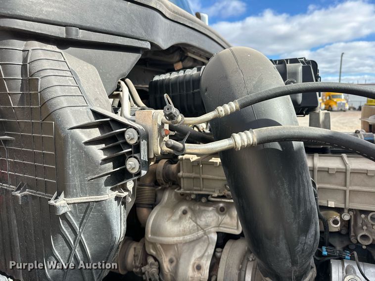 image for item ER4742 2021 Freightliner Cascadia 126 semi truck