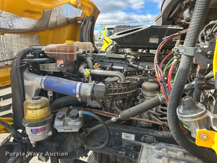 image for item ER4742 2021 Freightliner Cascadia 126 semi truck