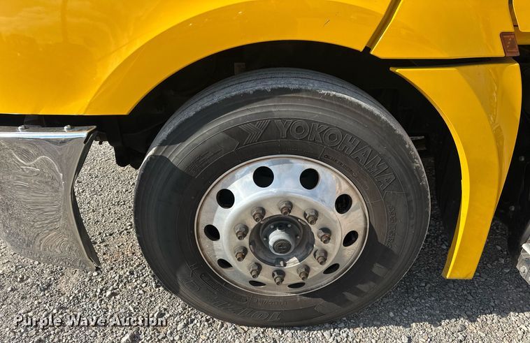 image for item ER4742 2021 Freightliner Cascadia 126 semi truck