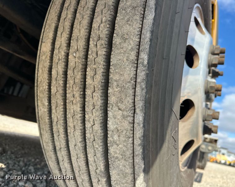 image for item ER4742 2021 Freightliner Cascadia 126 semi truck