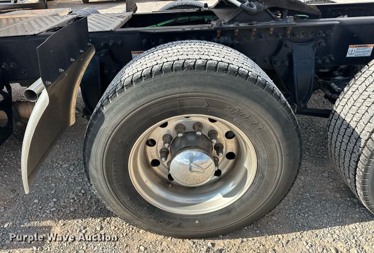 image for item ER4742 2021 Freightliner Cascadia 126 semi truck