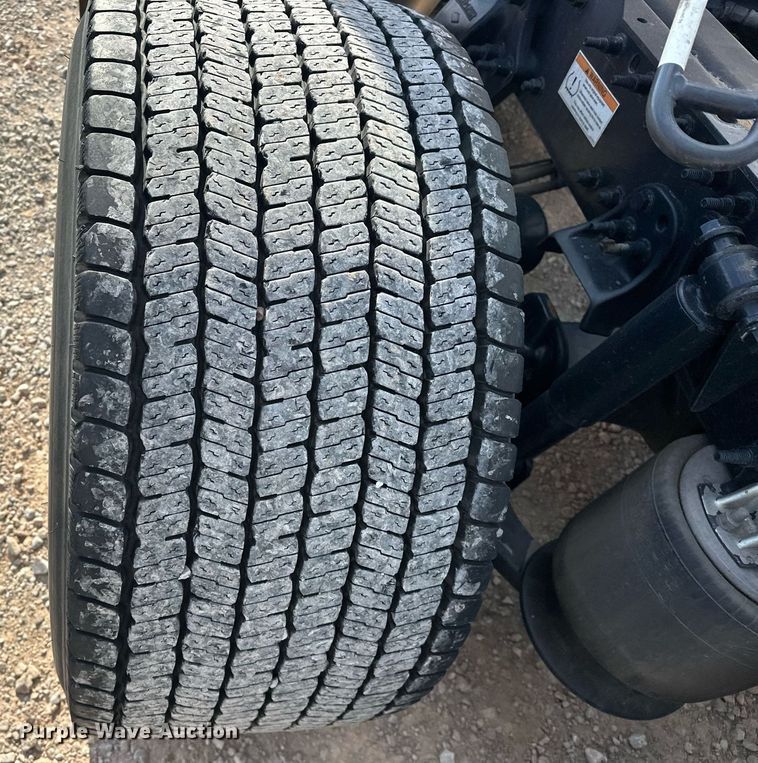 image for item ER4742 2021 Freightliner Cascadia 126 semi truck