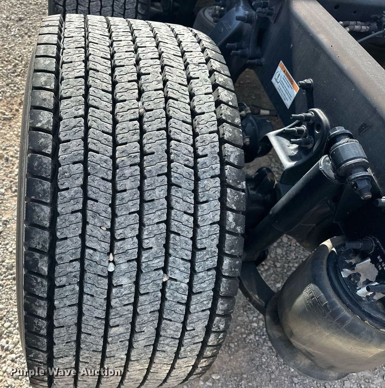 image for item ER4742 2021 Freightliner Cascadia 126 semi truck