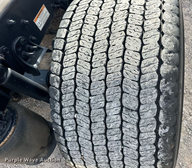 image for item ER4742 2021 Freightliner Cascadia 126 semi truck