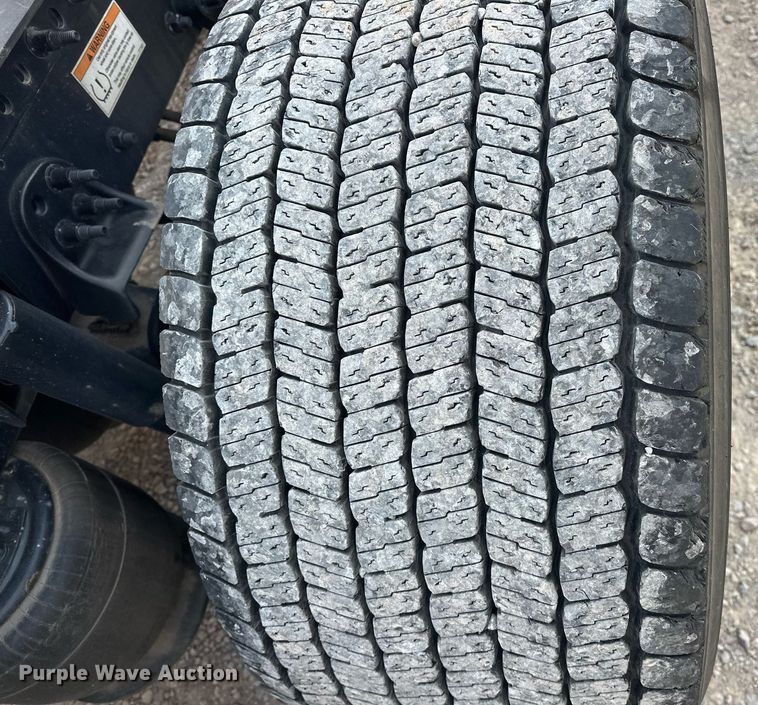 image for item ER4742 2021 Freightliner Cascadia 126 semi truck