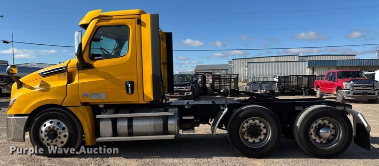 image for item ER4744 2022 Freightliner Cascadia 126 semi truck